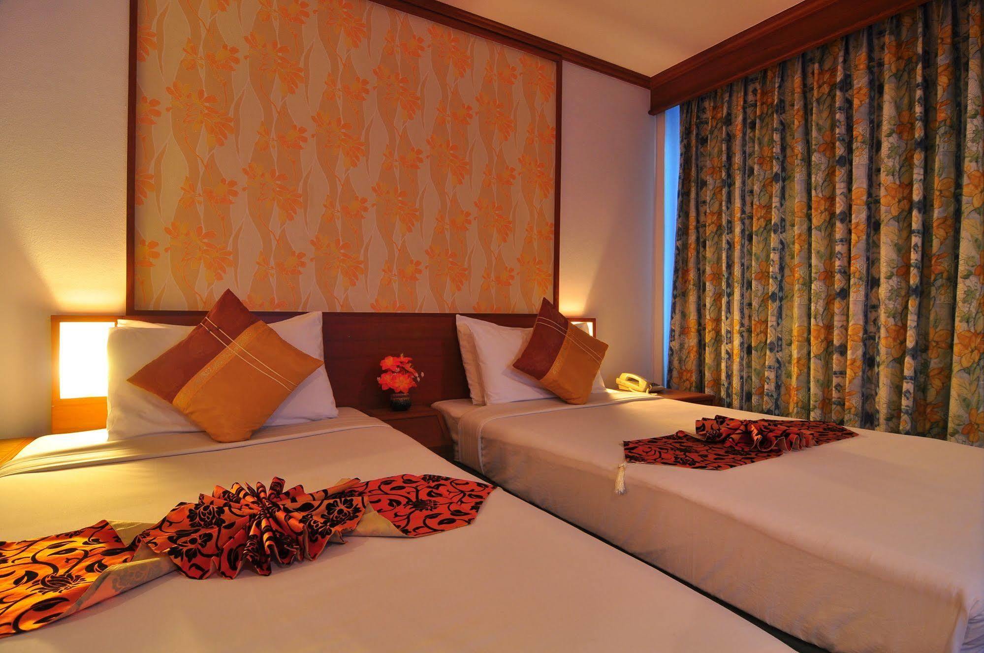 Rattana Beach Hotel Karon Eksteriør billede