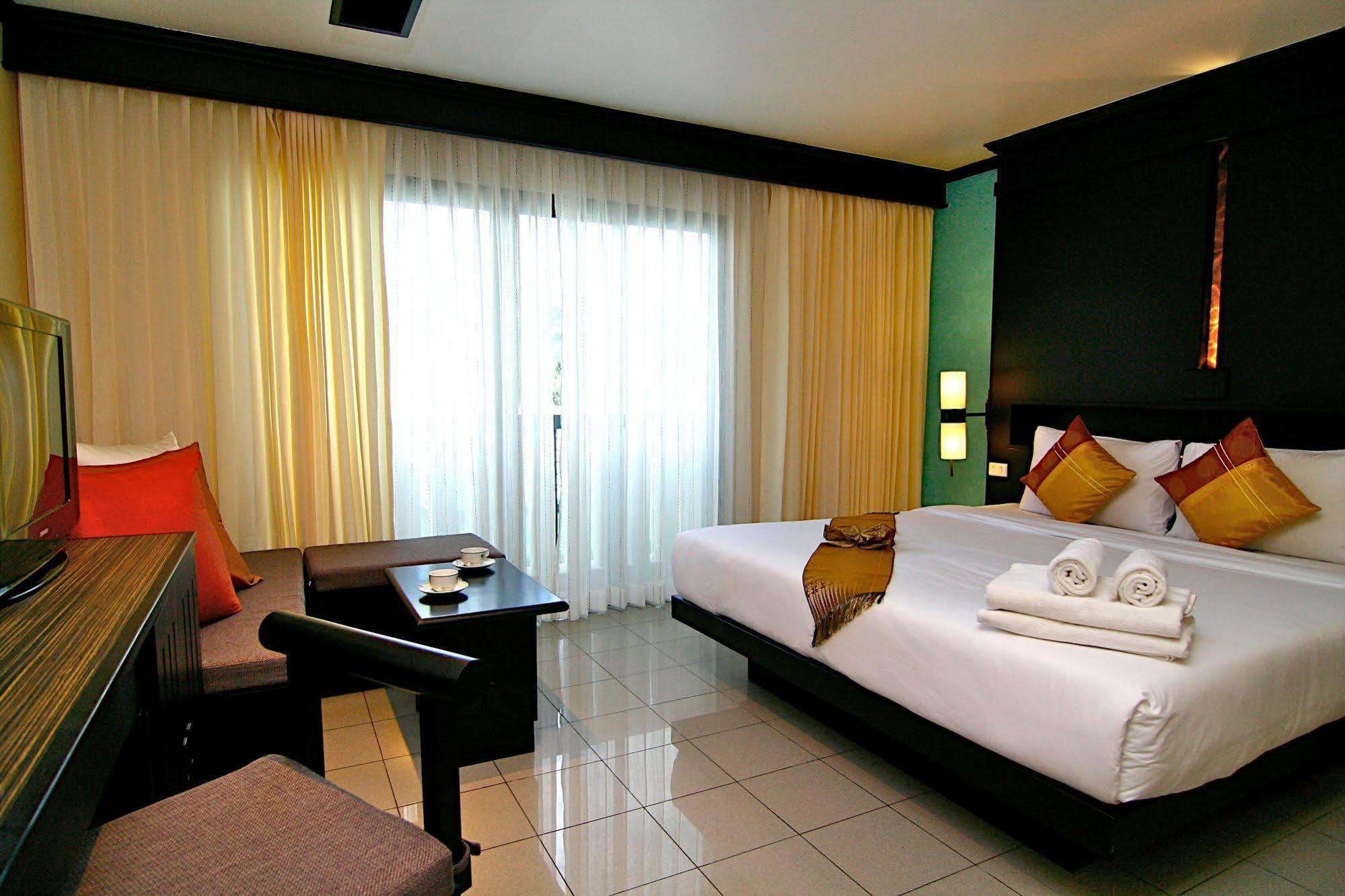 Rattana Beach Hotel Karon Eksteriør billede